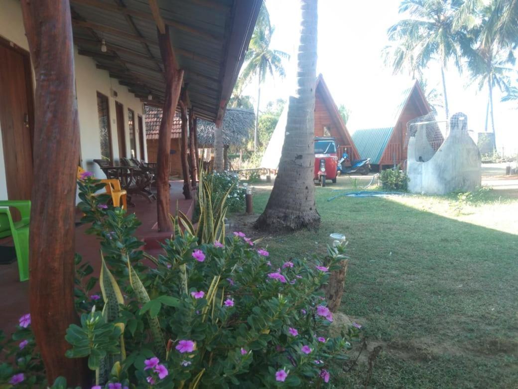 Nilaveli Sheen Coast Trincomalee Ngoại thất bức ảnh